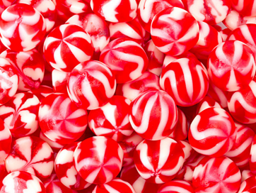 Strawberry Twist Kisses 140g